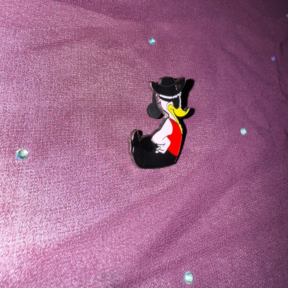 Disney Donald Duck Enamel Pin with Hat - Picture 2 of 3
